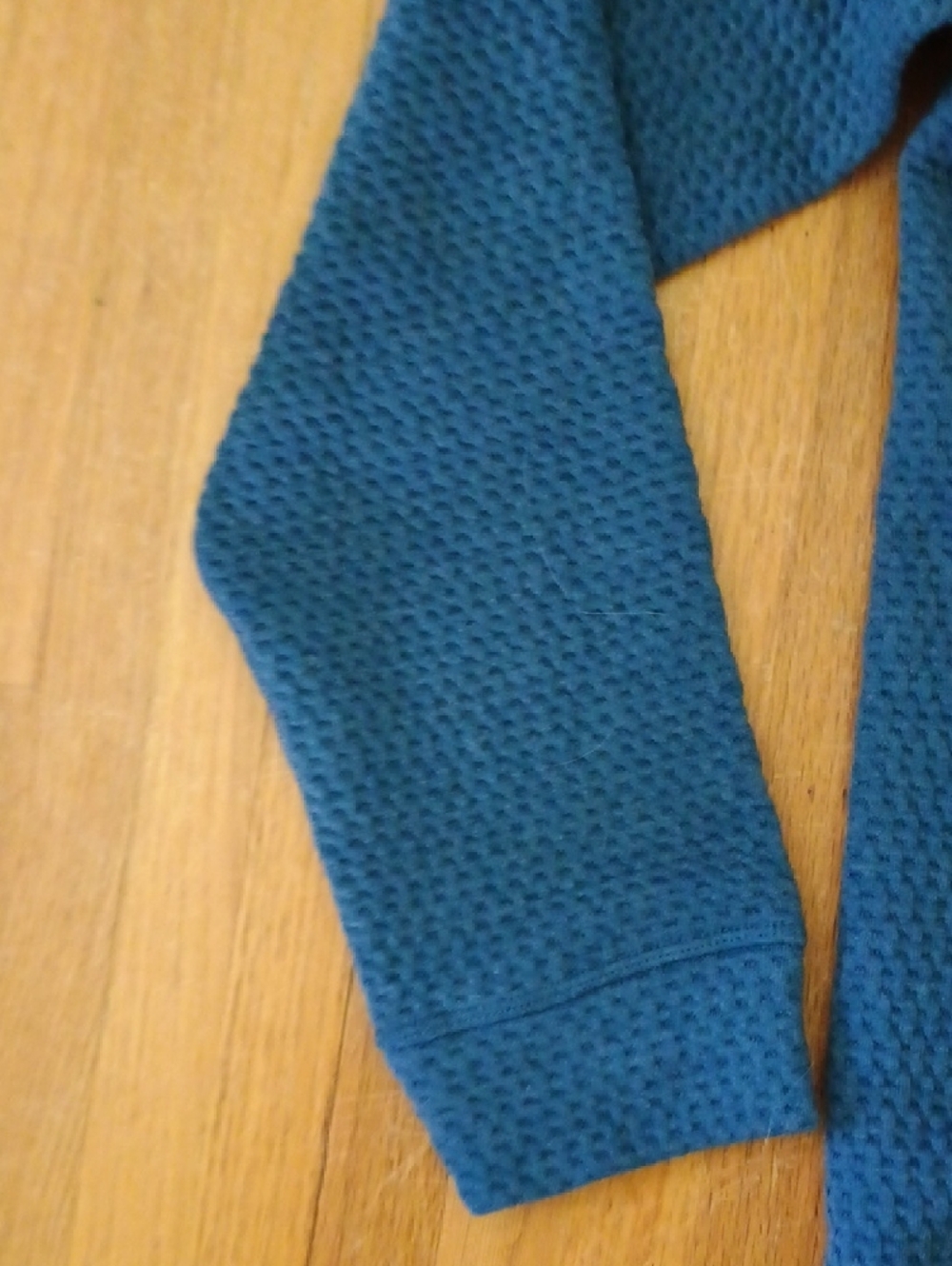 L.L. Bean Men's Blue Waffle-Knit Crew Sweater With One Zipper Pocket. - Picture 5 of 8